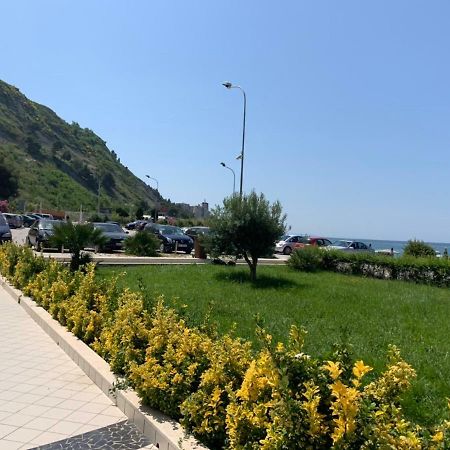 Hotel Ferrara Durres Bagian luar foto