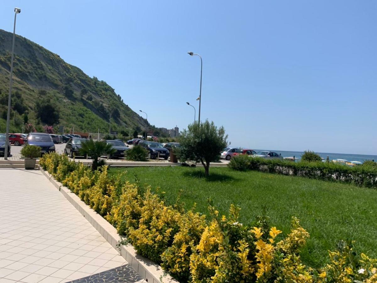 Hotel Ferrara Durres Bagian luar foto