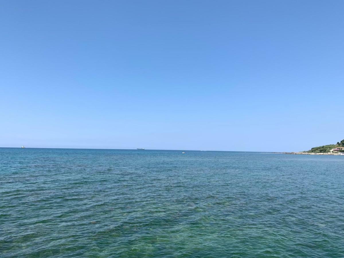 Hotel Ferrara Durres Bagian luar foto