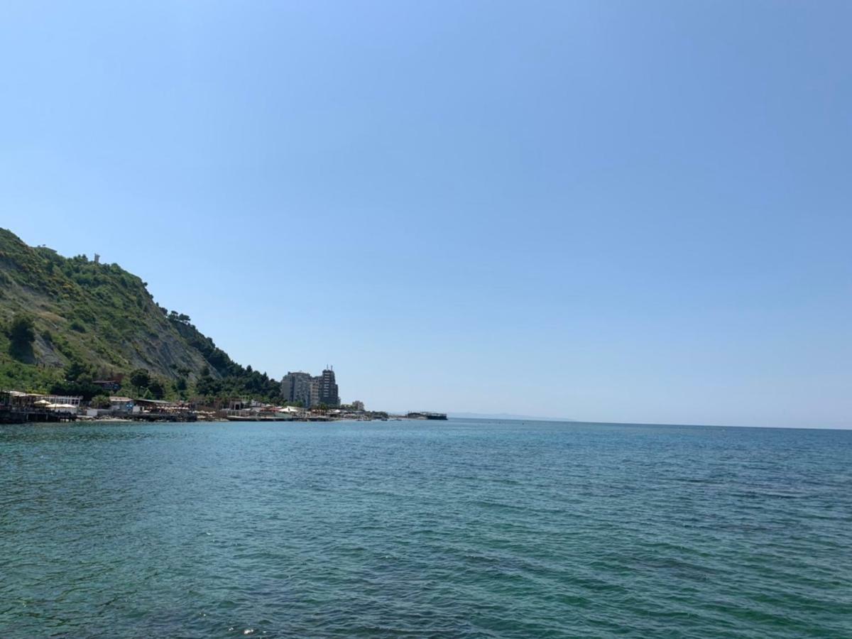 Hotel Ferrara Durres Bagian luar foto