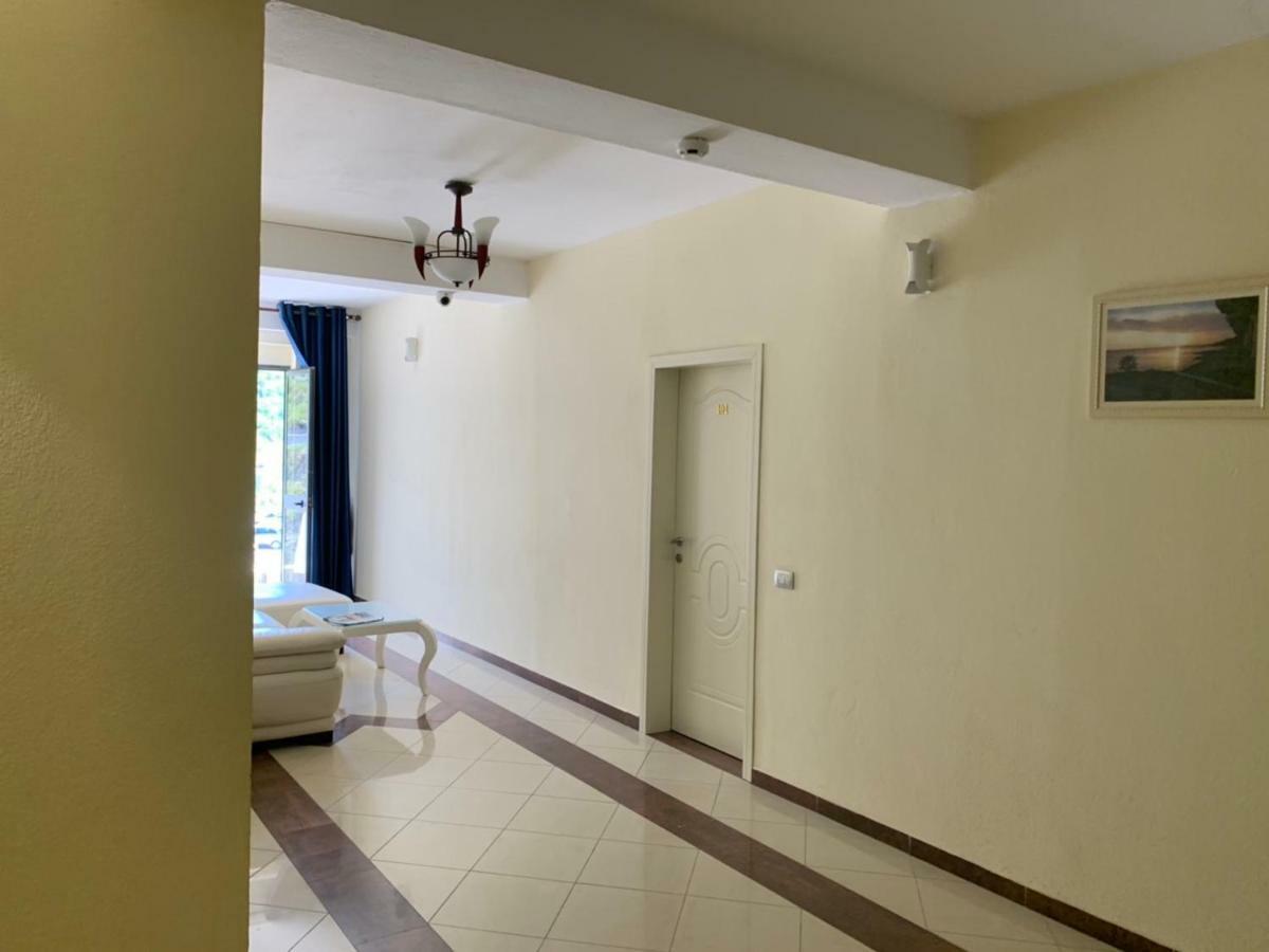 Hotel Ferrara Durres Bagian luar foto