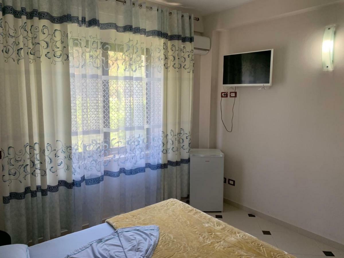 Hotel Ferrara Durres Bagian luar foto