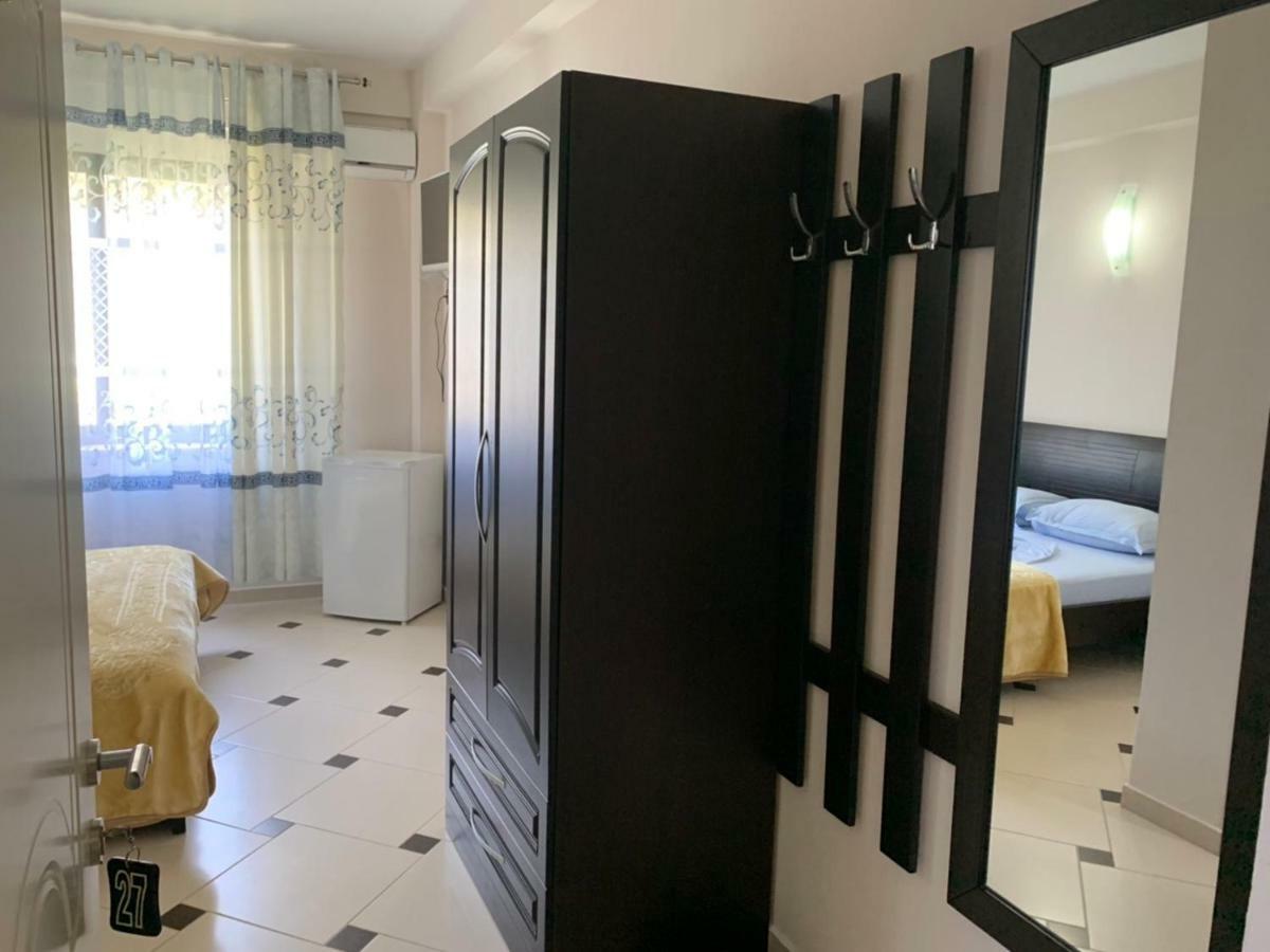 Hotel Ferrara Durres Bagian luar foto