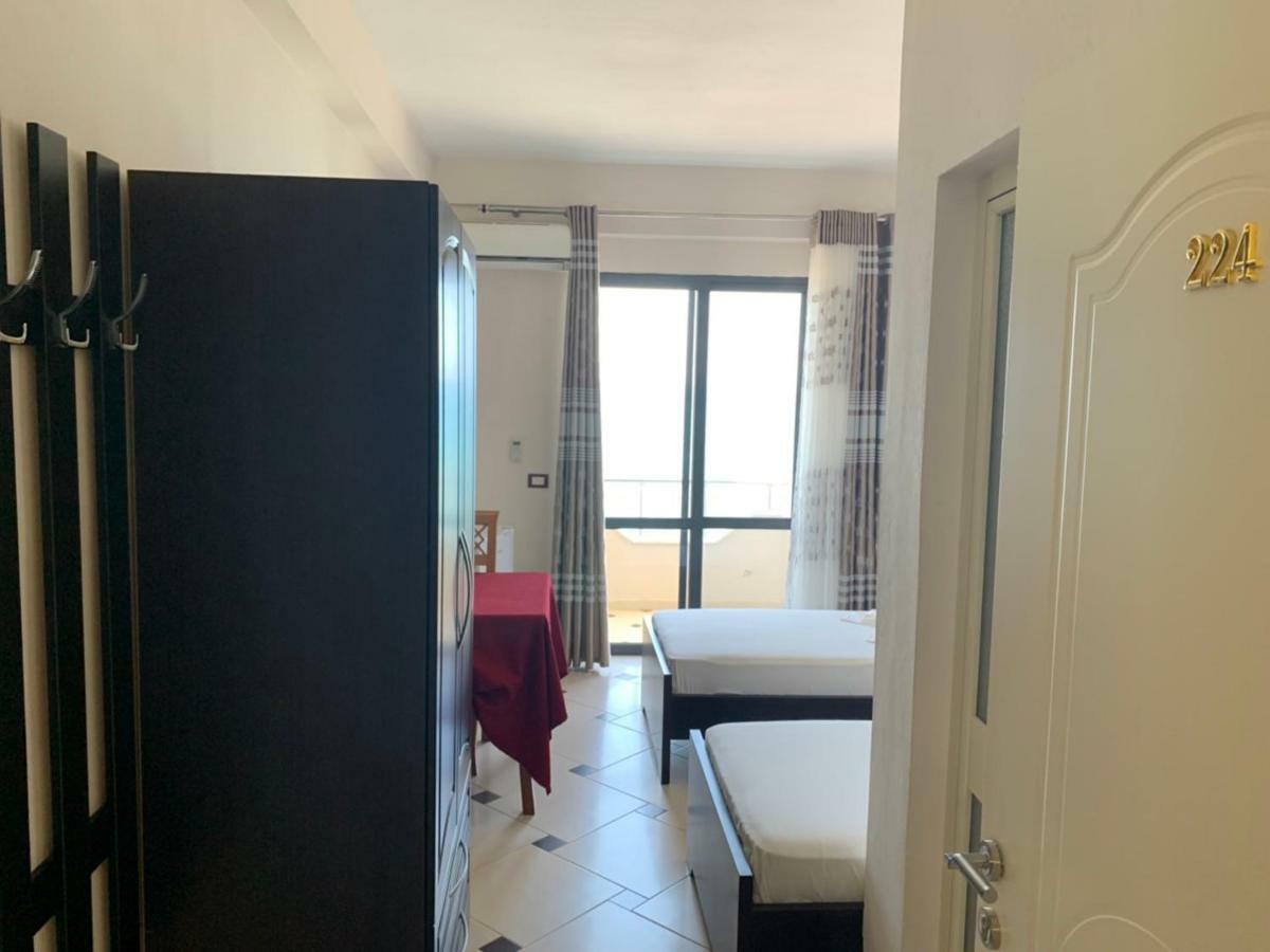 Hotel Ferrara Durres Bagian luar foto