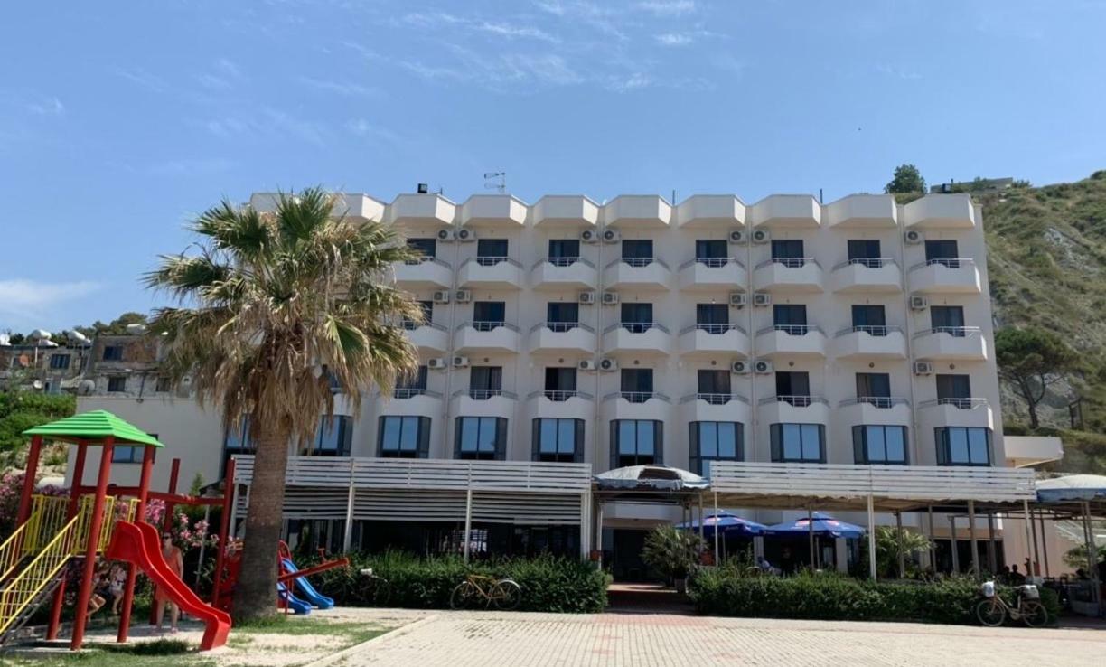 Hotel Ferrara Durres Bagian luar foto